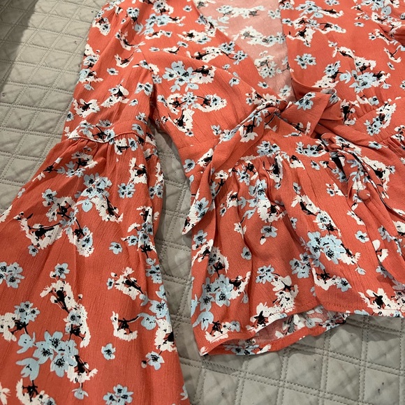 BB Dakota long sleeve floral top with tie in front XS - Picture 2 of 5